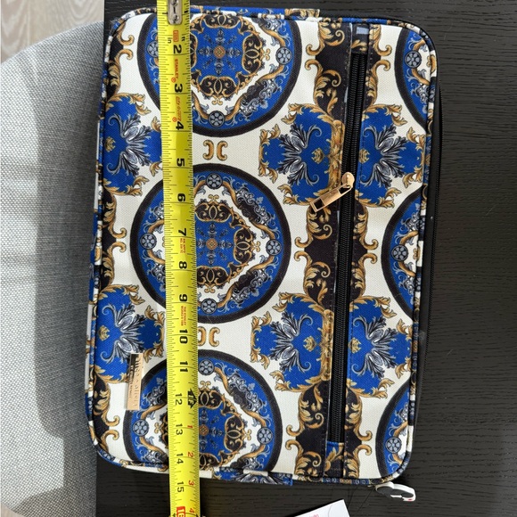 ALICE + OLIVIA Laptop Sleeve - Regal Romance - Picture 5 of 9